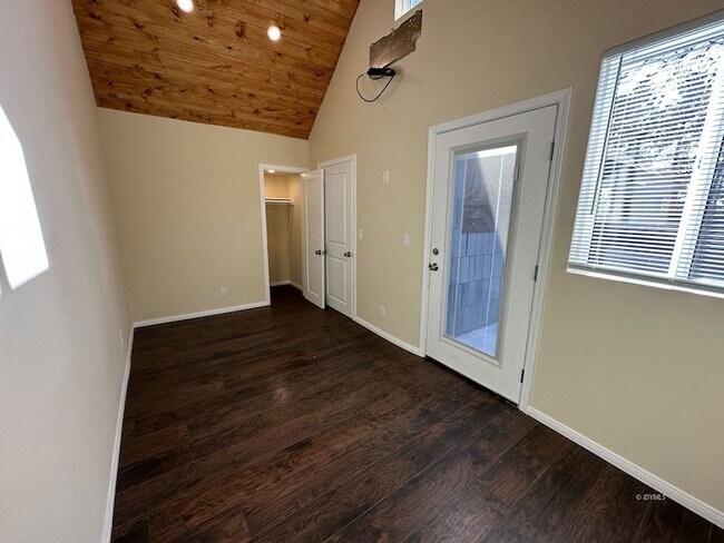Building Photo - 52800 Sugar Pine Dr