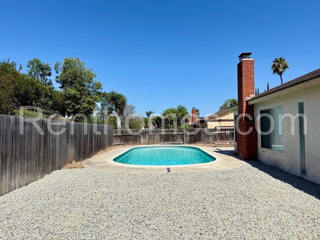 Building Photo - 1553 Palomar Dr