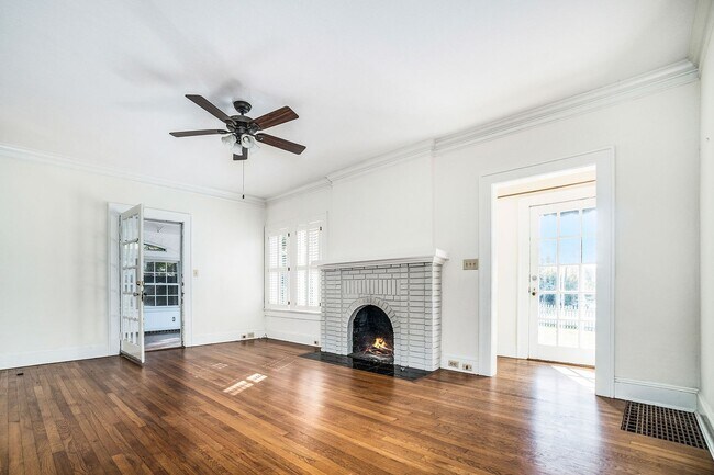 Building Photo - 5 bdrm, 3 bath in City of Decatur Schools.