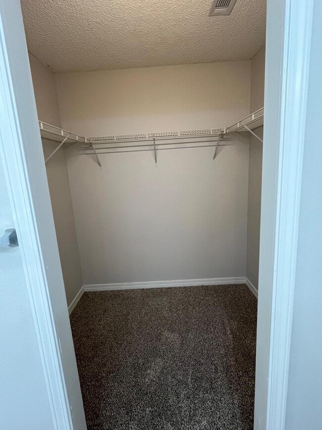 Building Photo - 5574 Huntleigh Pl