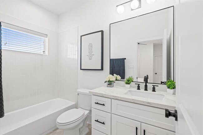 Building Photo - 5207 Pine Tree Dr