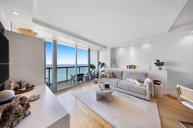 Building Photo - 601 NE 36th St