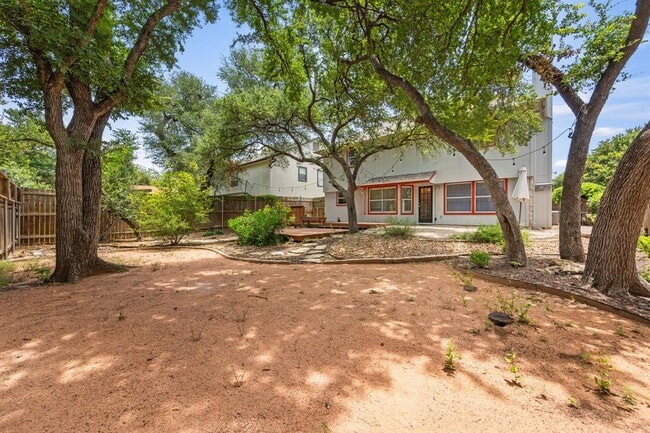 Building Photo - 1901 Lobelia Dr