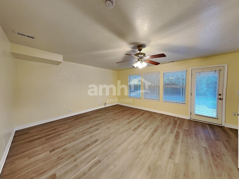 Building Photo - 172 W 2100 S