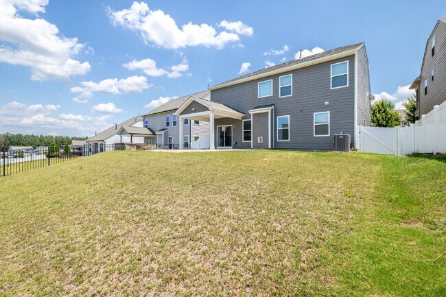 Building Photo - Spacious 5 Bedroom 3 Bath Home in highly sought after Walnut Creek!