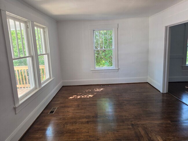 Building Photo - 3 br 1 bath house