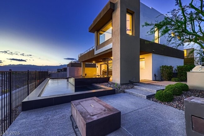 Building Photo - 917 Vegas View Dr