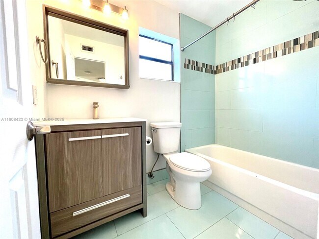 Building Photo - 3709 Cocoplum Cir