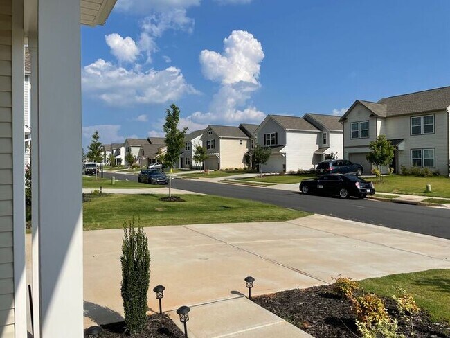 Building Photo - Newer Home in Reedy Fork, SS Appliance, Gr...