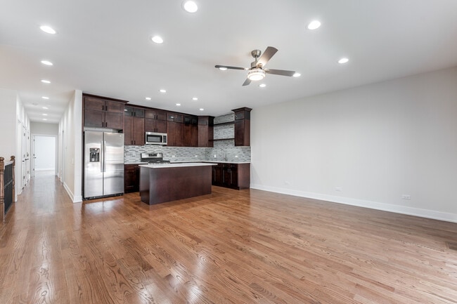 Building Photo - 3329 N Avers Ave