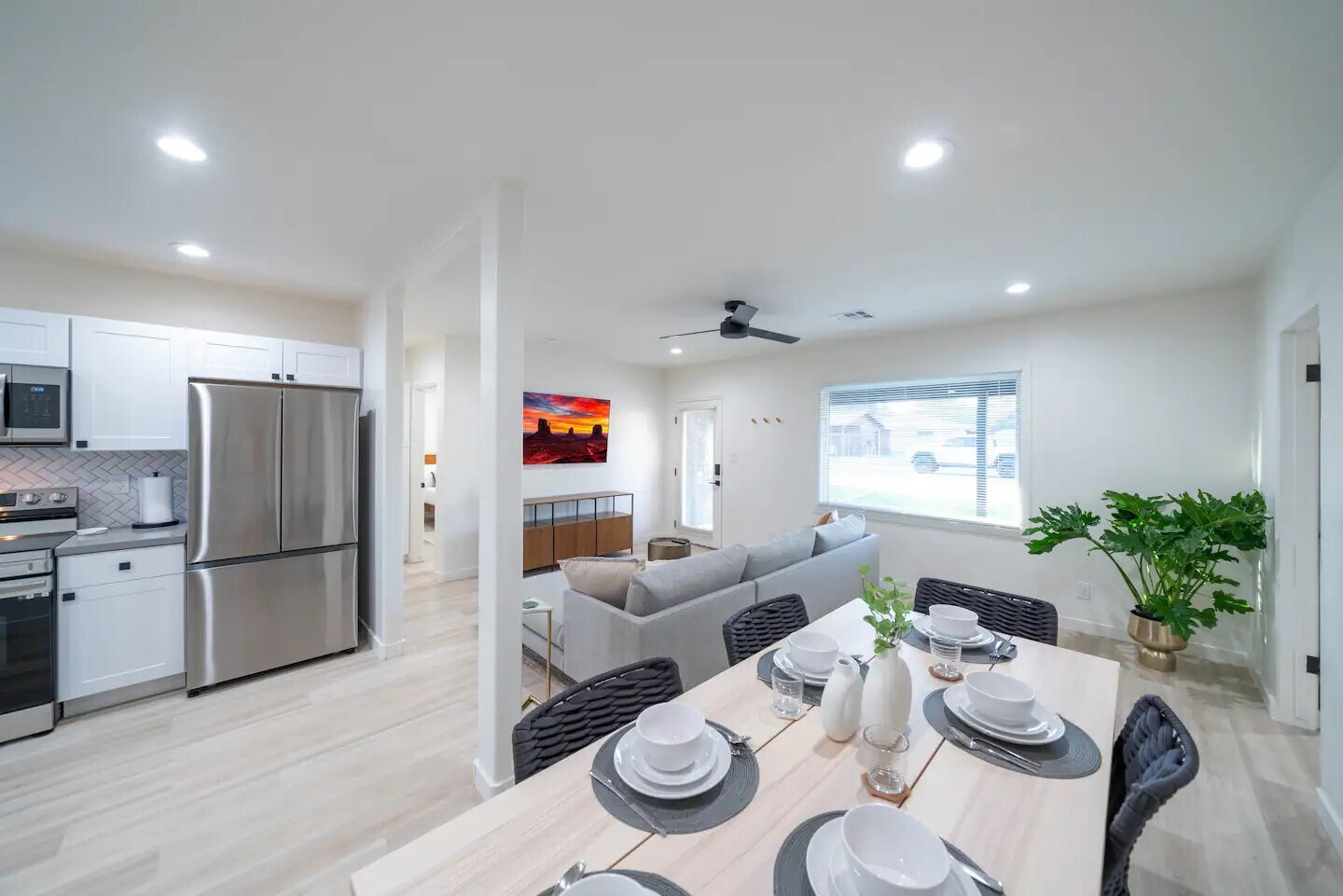 Front Entry - 608 W 9th St