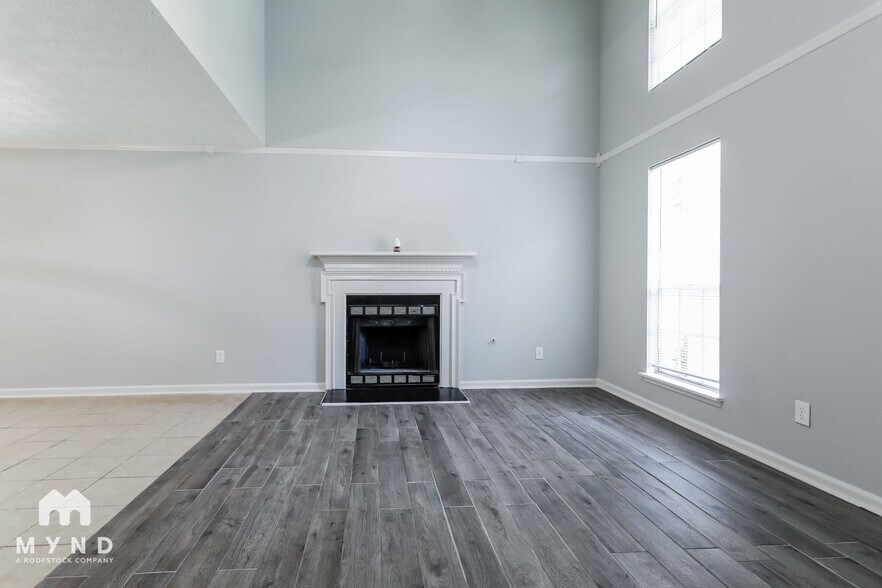 Building Photo - 5550 Panola Pl