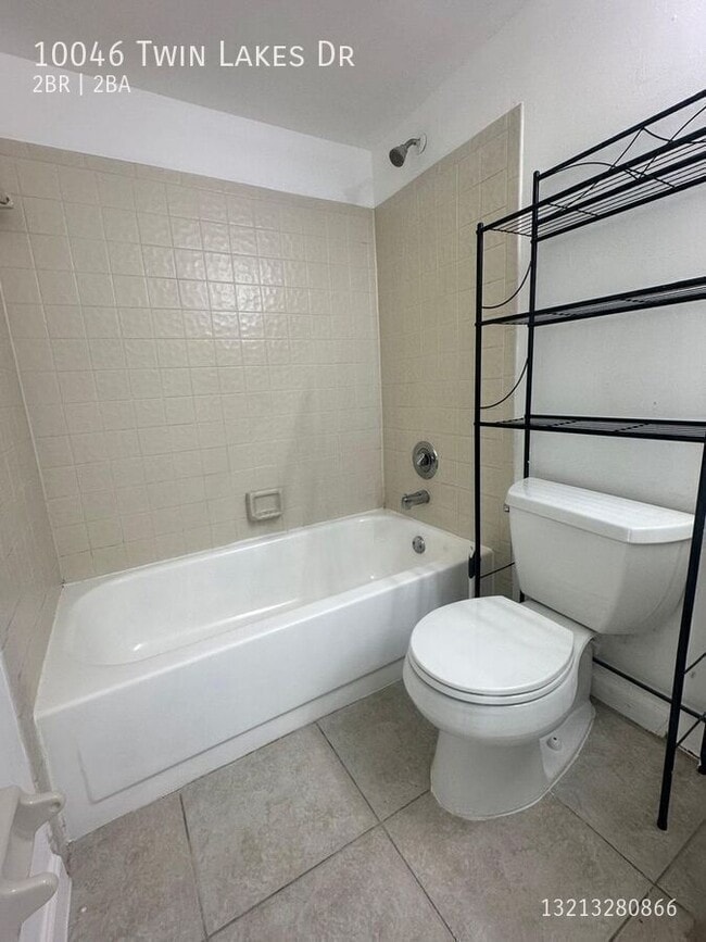 Building Photo - 10046 Twin Lakes Dr