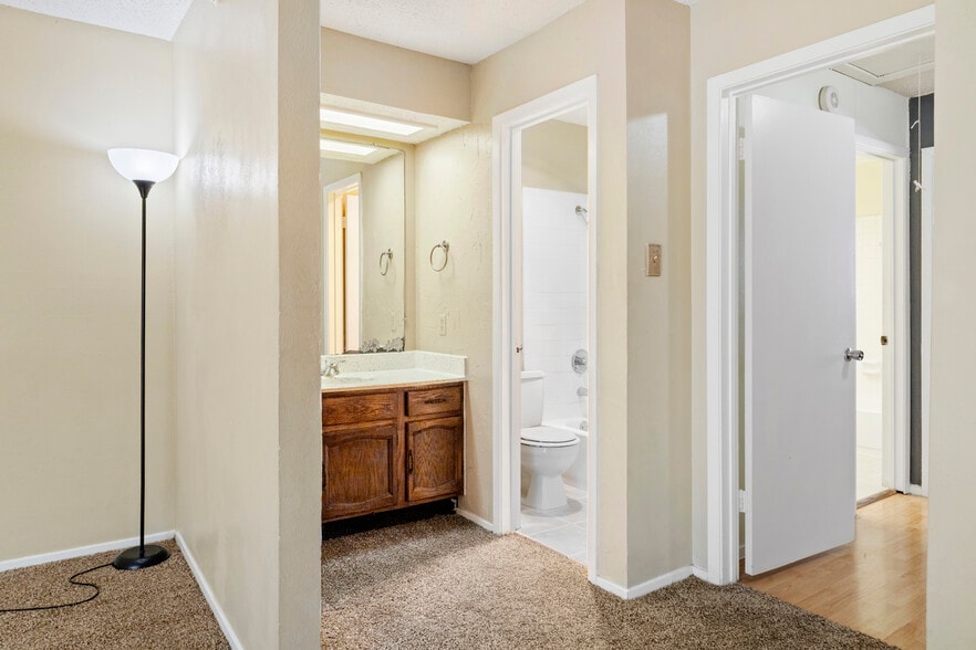 Building Photo - 421 San Mateo Dr