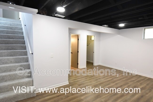 Building Photo - 14121 S Cottonwood Dr