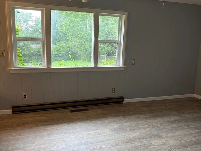Building Photo - 1117 E Ridgeway Dr