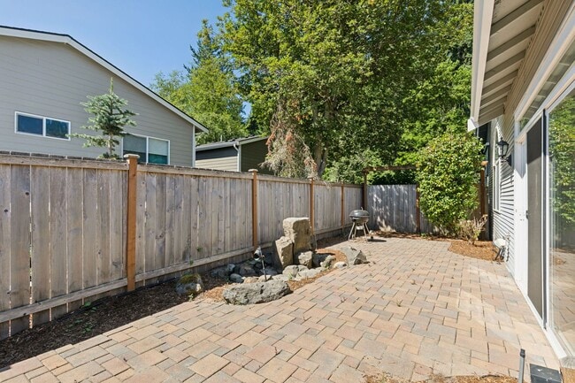 Building Photo - Mill Creek and Bothell just minutes away!