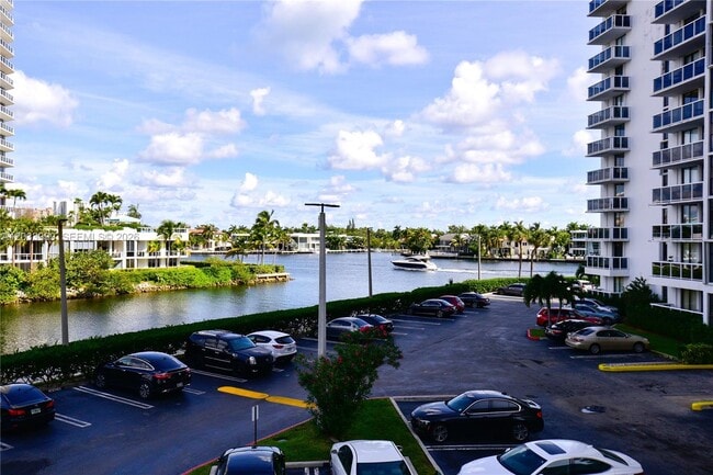 Building Photo - 20505 E Country Club Dr