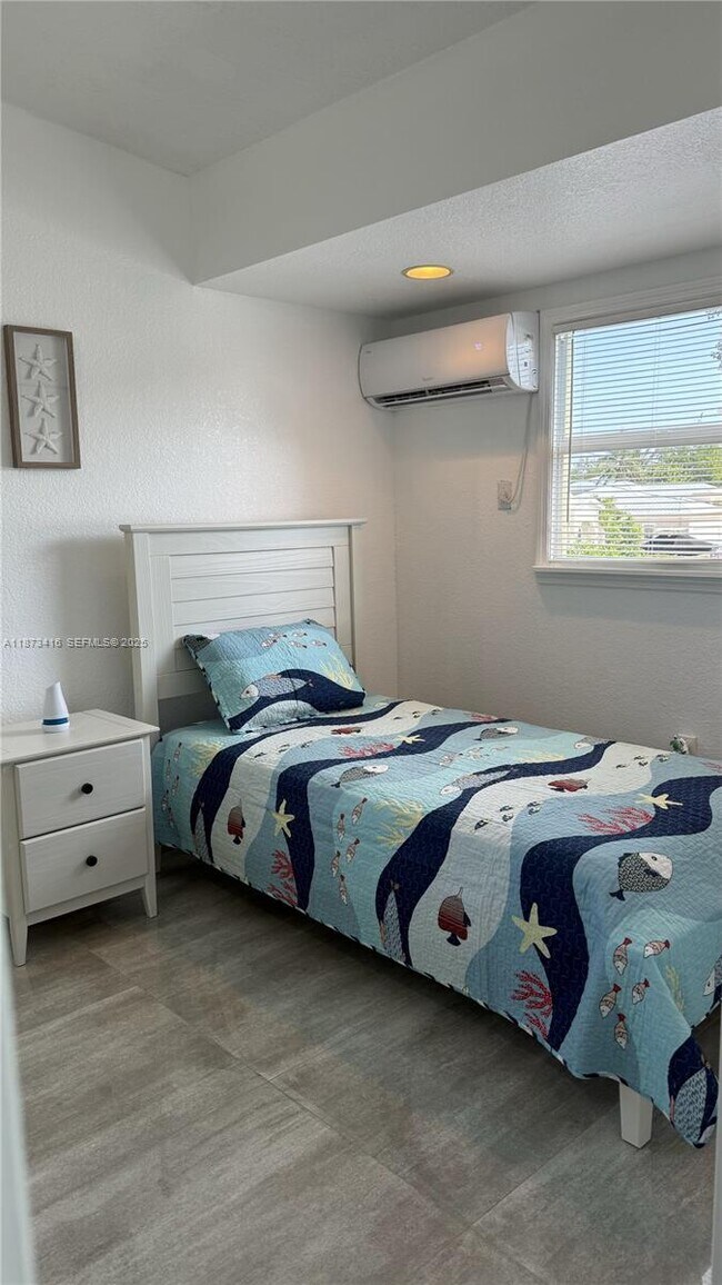 Building Photo - 443 4th Rd