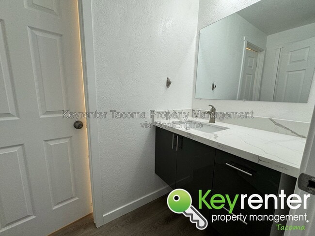 Building Photo - 15911 18th Ave Ct E