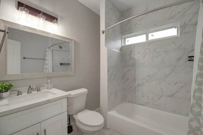 Building Photo - 3523 Bain St