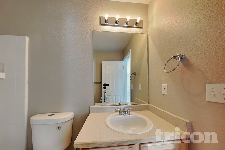 Building Photo - 4836 Ireland Ct
