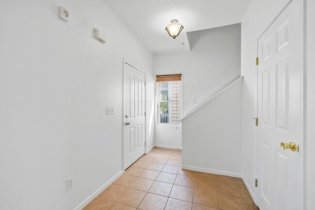 Building Photo - 4035 Redroyal Ave