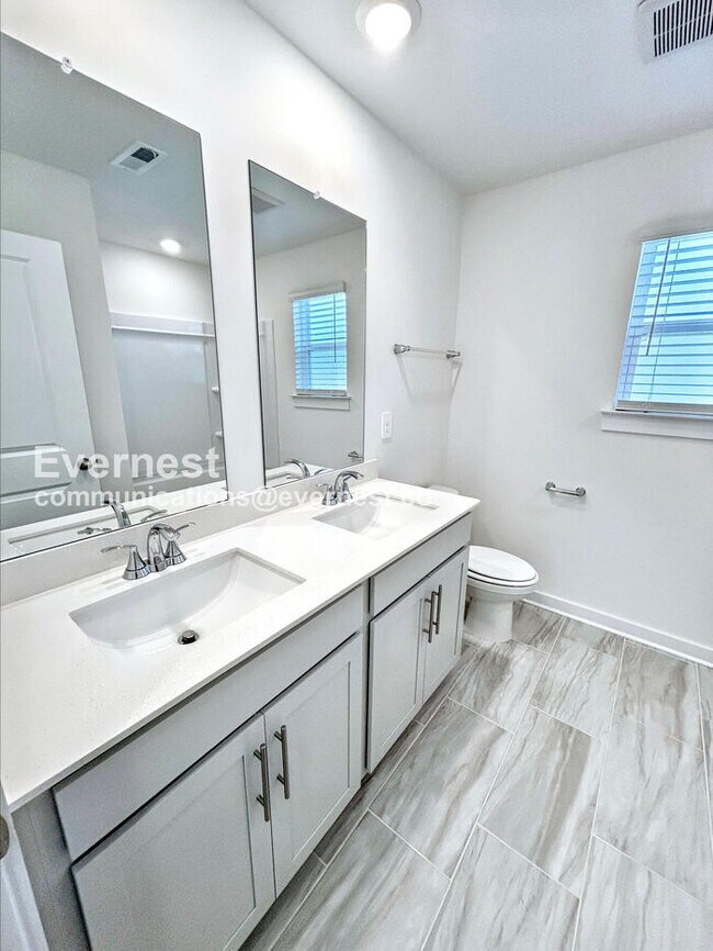 Building Photo - Application Fee WAIVED! Limited Time Special Offer - Split your security deposit payment.  5 Bed/...