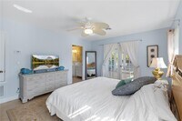 Building Photo - 7860 Holiday Dr