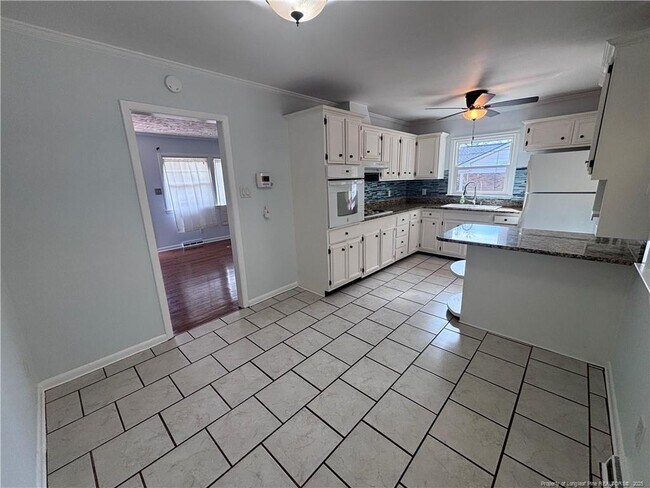 Building Photo - 5329 Hampton Rd