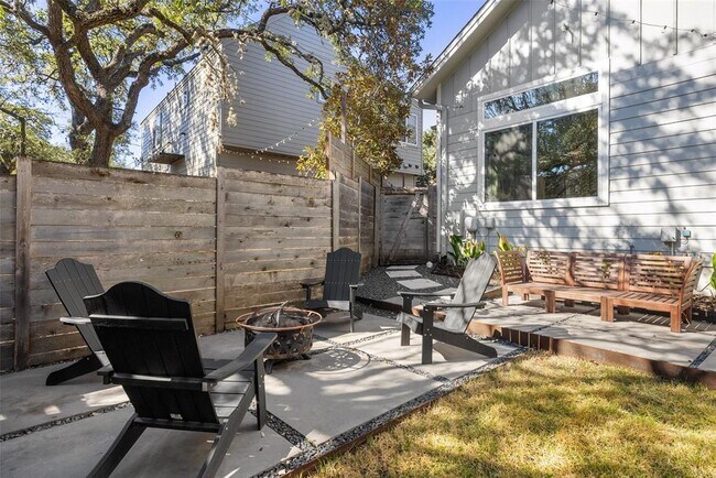 Building Photo - 402 El Paso St