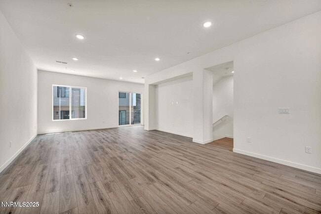 Building Photo - 557 California Ave