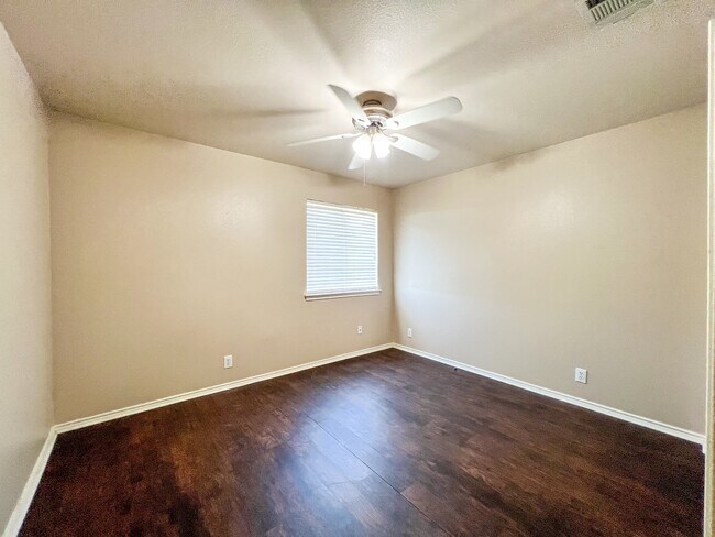 Building Photo - 218 Val Verde Dr