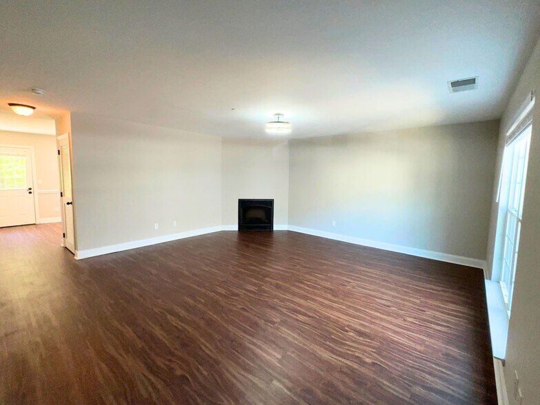 Building Photo - 1126 Maple Tree Ln