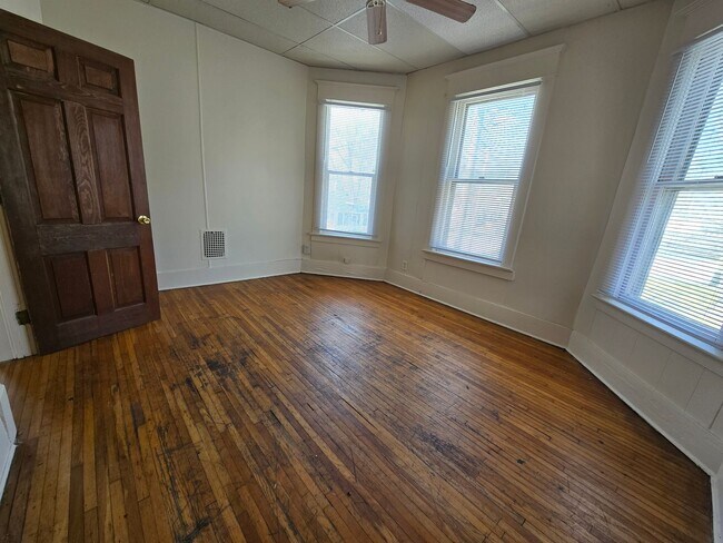 Building Photo - 1007 N Mason St