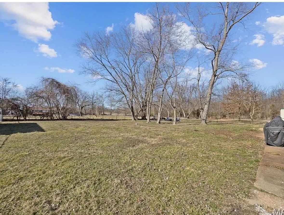 Building Photo - 447 Mabel Dr