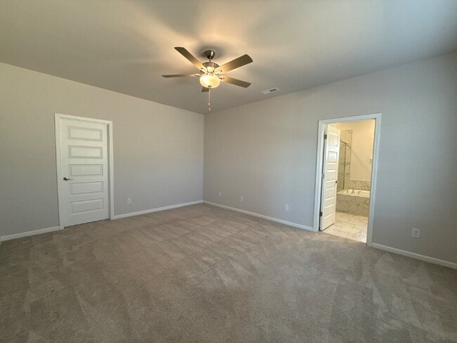 Building Photo - 280 Shangrila Wy