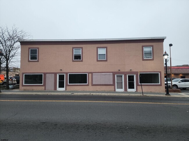 Building Photo - 118 S Main St