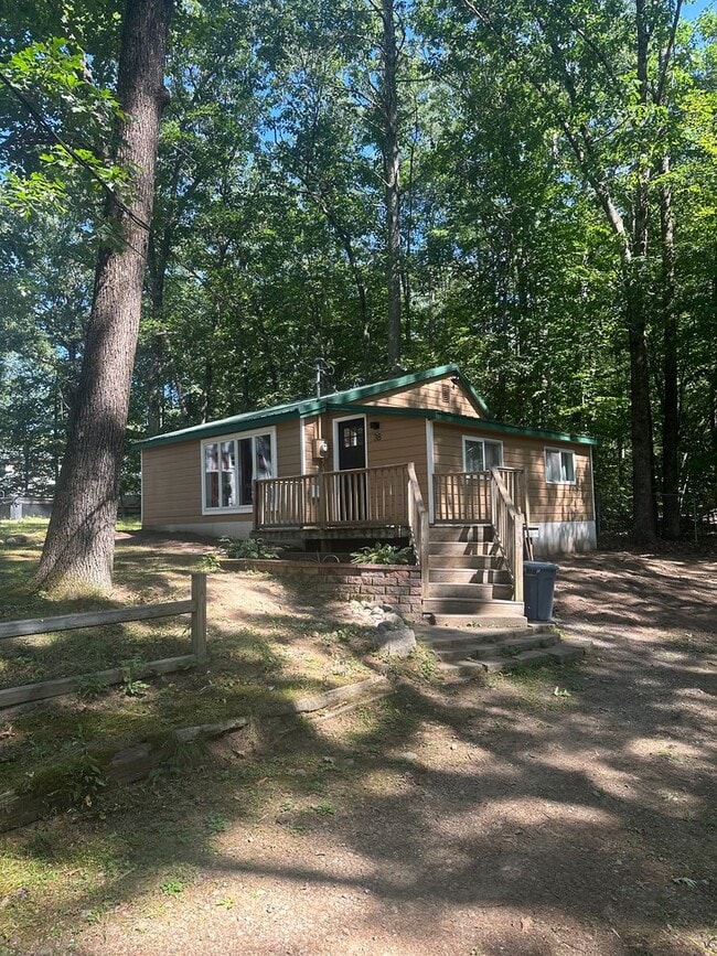 Building Photo - Great location with deeded access to Bauneg Beg Pond