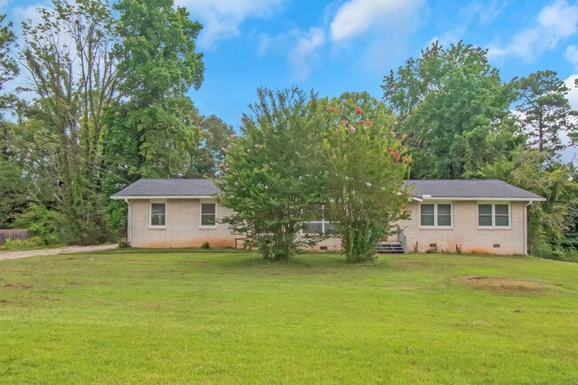 Building Photo - Beautiful 3 Bed 2 Bath Ranch home with a H...