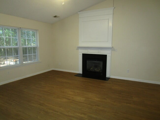 Building Photo - 1350 Monterey Dr