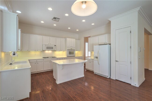 Building Photo - 2180 Waterton Rivers Dr