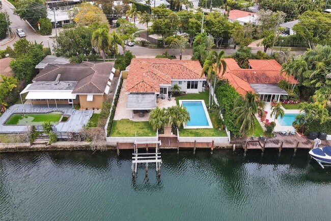 Building Photo - 12478 N Bayshore Dr