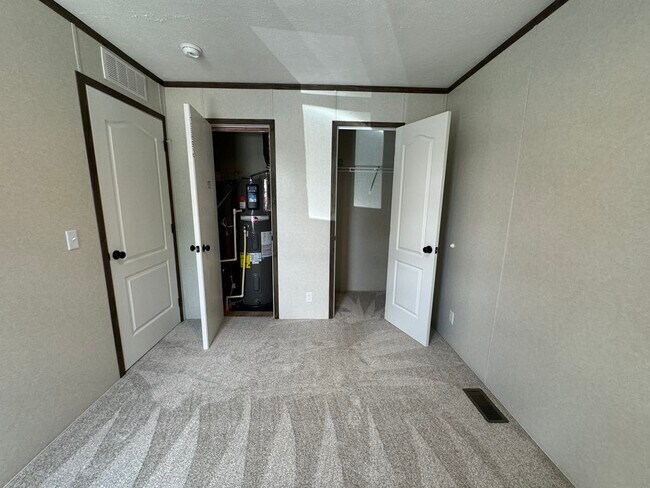 Building Photo - 48579 Leafdale Ct