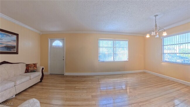 Building Photo - 10 Dawn Flower Cir