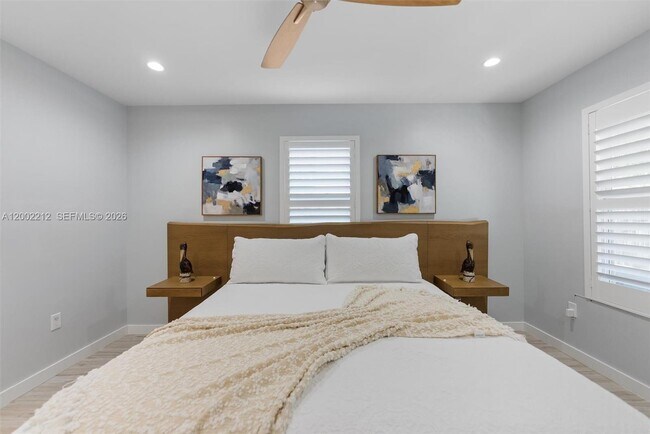 Building Photo - 230 SW 12th Ave