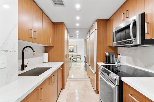 Building Photo - 10275 Collins Ave