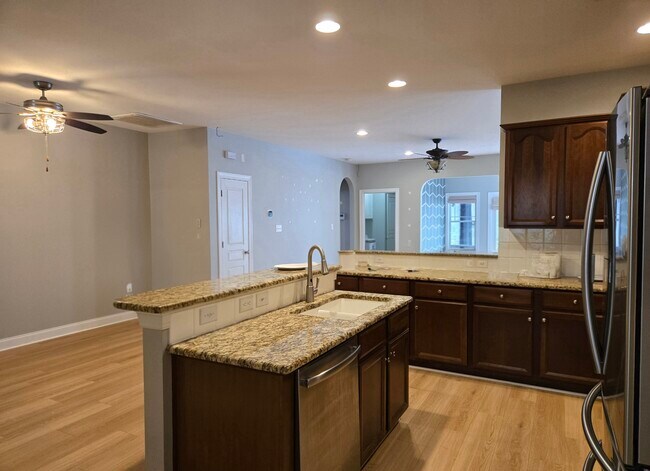 Building Photo - 8014 Ladys Secret Dr