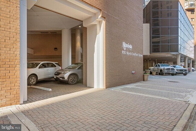 Building Photo - 900 N Stafford St