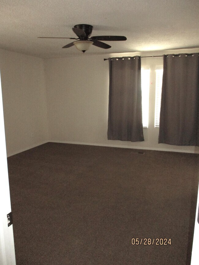 Building Photo - 2432 Violeta Cir SE